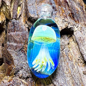 Glass Jellyfish Pendant,Jellyfish Glass Necklace,Jellyfish Pendant,Lampwork Jellyfish,Glass Jelly Fish,Handmade Jellyfish,Sea Lovers Gift