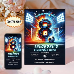 Pode incluir: Arquivo digital de um convite de aniversário com tema de futebol. O design apresenta um número 8 pixelizado, uma bola de futebol e luzes de estádio. O convite inclui o texto "8º Aniversário de Theodore!" e os detalhes da festa.