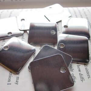 10 TUMBLED Aluminium 1,25 Zoll Quadrate - 18 Gauge