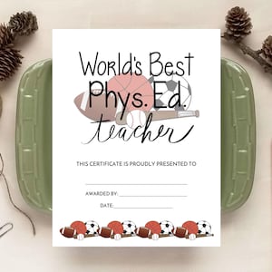 Puede incluir: Un certificado imprimible que dice "World's Best Phys. Ed. Teacher" con un borde de equipo deportivo. El certificado tiene líneas en blanco para el nombre del destinatario, otorgado por y la fecha.