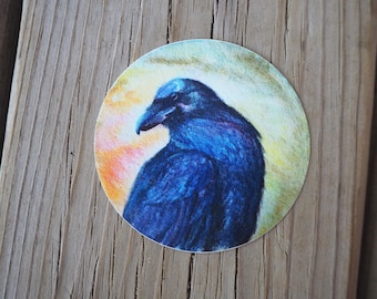 Calcomanía redonda de 3" con diseño de cuervo en color, arte de vinilo, pintura original de acuarela