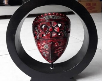 Masque batik, peinture batik, masque en bois avec motif batik, décoration d'intérieur, peinture masque batik