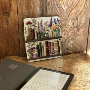 Cozy Bookish Vibe Embroidered Floral Bookshelf Kindle Case, Custom Name Library Embroidery E-Reader Cover, Reading Scene Protective Case for Kindle/Kobo