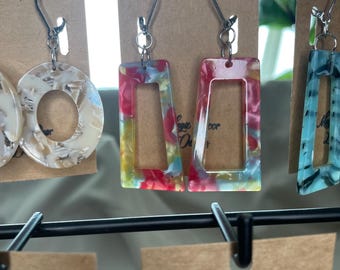 Pendientes de acrílico brillante / Joyería llamativa estilo retro de los 80 / Pendientes colgantes de colores vivos / Regalo geométrico ligero / Gancho de acero inoxidable