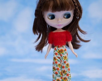 Blusa de tricô laranja em mohair e calça florida para boneca Blythe