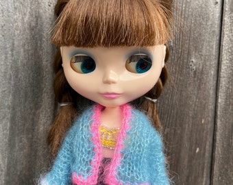 Blythe hellblauer handgestrickter Mohairpullover