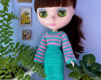 Neo Blythe green and pink striped sweater and skirt