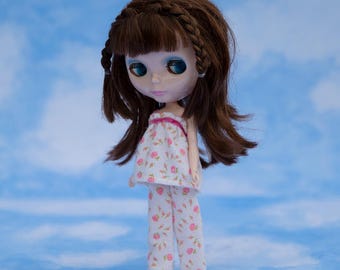 Pijama para boneca Blythe, blusa e calça de flanela com estampa floral vintage.