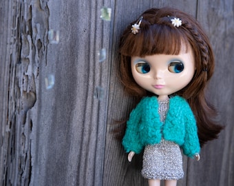 Jaqueta curta azul tricotada à mão Blythe