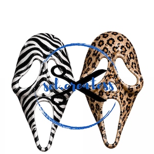 Puede incluir: Dos máscaras de estilo fantasma una al lado de la otra. La máscara izquierda presenta un patrón de rayas de cebra en blanco y negro. La máscara derecha presenta un patrón de leopardo en marrón y negro. Un icono de tijeras negras y el texto azul "sol.createss" están superpuestos.
