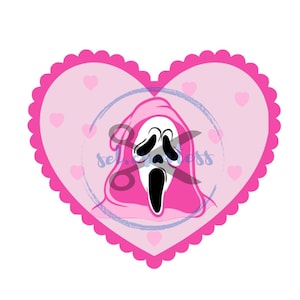 Puede incluir: Un gráfico rosa en forma de corazón con borde festoneado, con una máscara de Ghostface de la franquicia Scream. La máscara es blanca con ojos y boca negros, sobre un fondo rosa con pequeños corazones.