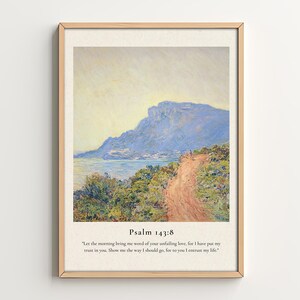 Könnte beinhalten: Ein druckbarer Kunstdruck mit einem Gemälde einer Bergkette und einem gewundenen Pfad, der zum Gipfel führt. Der Druck enthält ein Zitat aus Psalm 143,8: "Lass der Morgen mir Kunde bringen von deiner unerschütterlichen Liebe, denn ich habe mein Vertrauen auf dich gesetzt. Zeige mir den Weg, den ich gehen soll, denn dir vertraue ich mein Leben an."