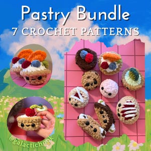 Op de afbeelding: Een verzameling van zeven haakpatronen voor gebak, waaronder cupcakes, koekjes en gebakjes, gerangschikt op een roze raster. De afbeelding bevat de tekst "Pastry Bundle" en "7 Crochet Patterns" in het wit, met een blauwe lucht en groene gras achtergrond.