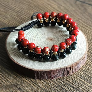 Red Emperor - Oriental bracelet - Unique gift for women and men - Red black - Samurai/Asian theme - Adjustable with sliding knot