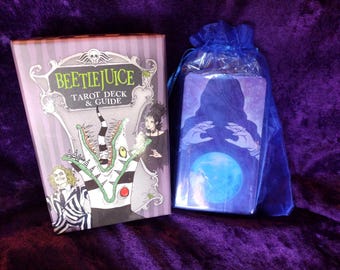 Halloween-PAKET | BEGAGNAD Beetlejuice Tarot & NYTT Crystal Says Oracle | 2 kortlekar