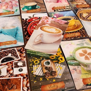 PRÉCOMMANDE | Dose quotidienne de café Oracle Deck | Lectures de café | Jeu de cartes intuitif | Facile à lire | 53 cartes