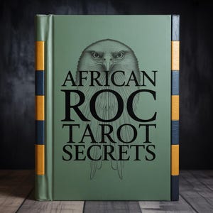 Peut inclure: Un livre à couverture rigide intitulé "African Roc Tarot Secrets". La couverture est vert sauge avec une illustration détaillée d'une tête d'oiseau et le titre en texte noir. La tranche présente des accents dorés et bleu marine alternés.