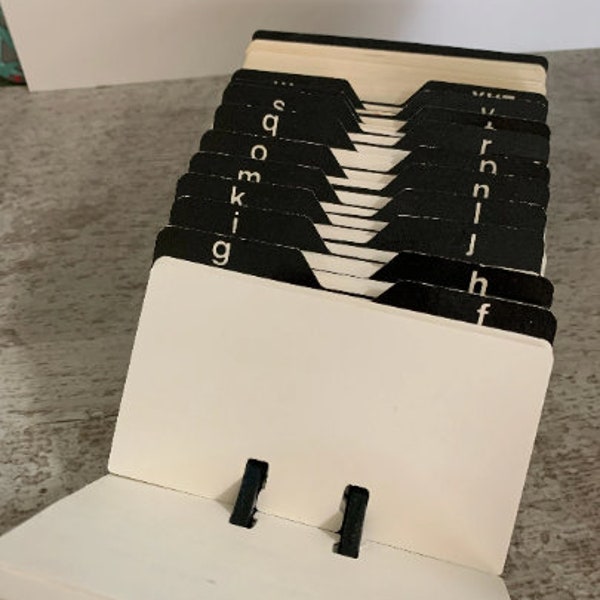 Vintage Rolodex style Cards 3 x 2 1/4 inches Set of 100  Listing includes ONLY the CARDS. Holder and Index tabs are not included.