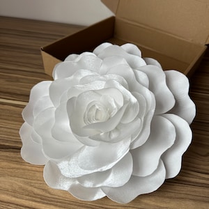 Broche de organza branca grande: broche de noiva feito à mão