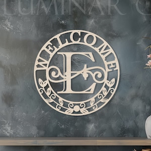 Letrero de bienvenida de madera con monograma personalizado • Decoración de madera contrachapada con letras personalizadas • Colgante de pared con nombre de familia de madera • Decoración de pared para interiores y exteriores