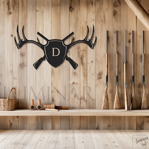 Letrero de caza personalizado • Arte de pared de madera con asta de ciervo • Colgante de pared con letras personalizadas • Decoración de pared para uso en interiores y exteriores • Letrero con nombre de cazador