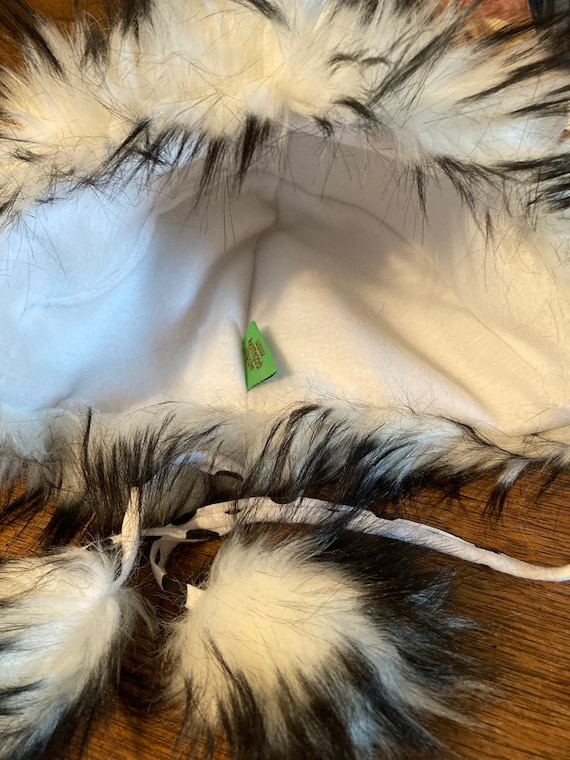 Black and white fur hat deals