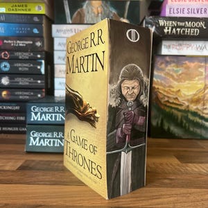 Libro personalizzato dipinto a mano di Game of Thrones, edizione speciale con bordo esterno dipinto a mano.