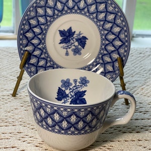 NIB Vintage Spode Blue, “Blue Italian,” “The Blue Room Collection” “Geranium” Teacup & Saucer. Repro. in 1990s from 1800s hand engraving.