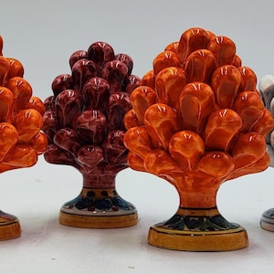 Pigna siciliana ceramica di caltagirone altezza13/14cm  fatta a mano