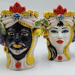 Teste di moro Siciliane in ceramica di Caltagirone  fate a mano altezza h.26  con frutta