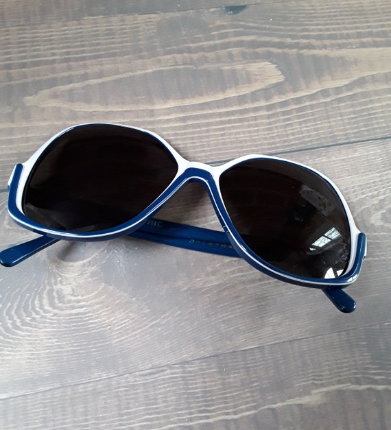 Vintage 60s or 70s Ladies Blue & White Sunglasses… - image 3