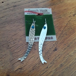 Vintage 80s Hammered Fish Earrings, 2" Metal, Retro Deadstock, 1980s NOS