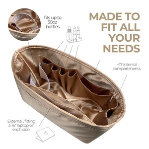 K&ouml;nnte beinhalten: Beige Handtaschen-Organizer mit mehreren F&auml;chern und dem Text "MADE TO FIT ALL YOUR NEEDS". Er fasst Flaschen bis zu 887 ml und einen 40,6 cm Laptop. Der Organizer hat +17 Innenf&auml;cher.