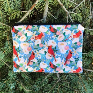 Bolsa de maquillaje con cremallera Cardinals, bolsa para accesorios, bolsa para artículos de punto o organizador de carteras, Summer Cardinals, The Scooter