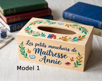 Boîte à mouchoirs en bois personnalisée, peinte à la main | Décoration florale et prénom sur mesure, cadeau maîtresse, cadeau unique