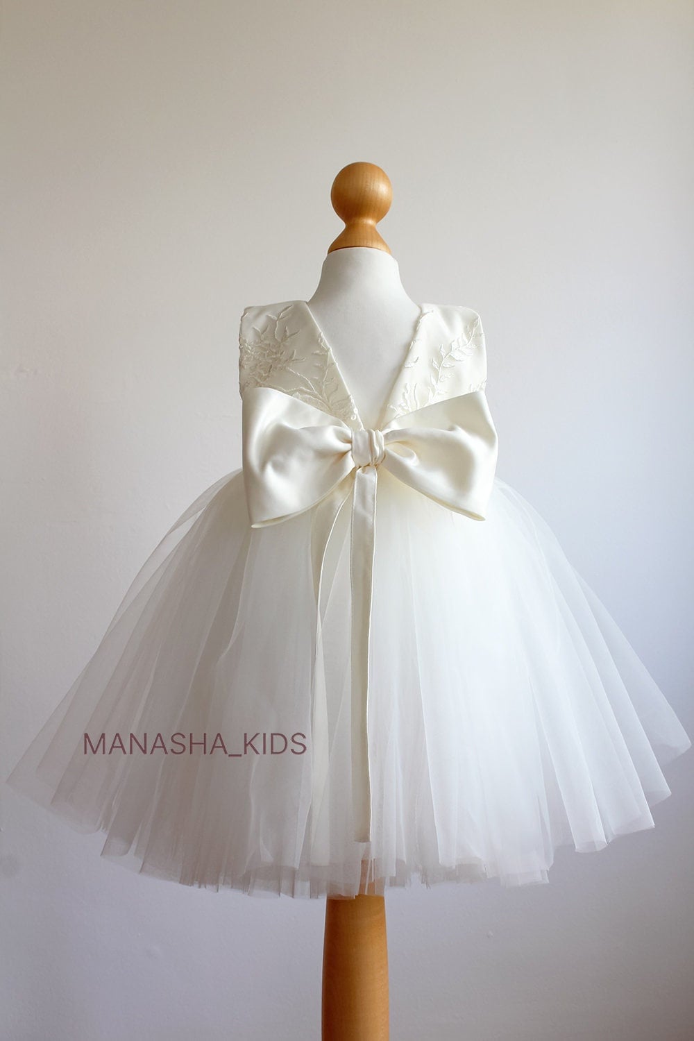 Ivory Flower Girl Dress, Puffy Baby Birthday Party Dress with Flowers Lace and Tulle skirt, First Birthday Dress, Junior Bridesmaid Dress