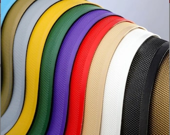 Pode incluir: Uma variedade de cores de rebordos de borracha, cada um com uma superfície texturizada. As cores incluem azul, verde, amarelo, cinza, roxo, vermelho, bege, branco, preto e marrom.