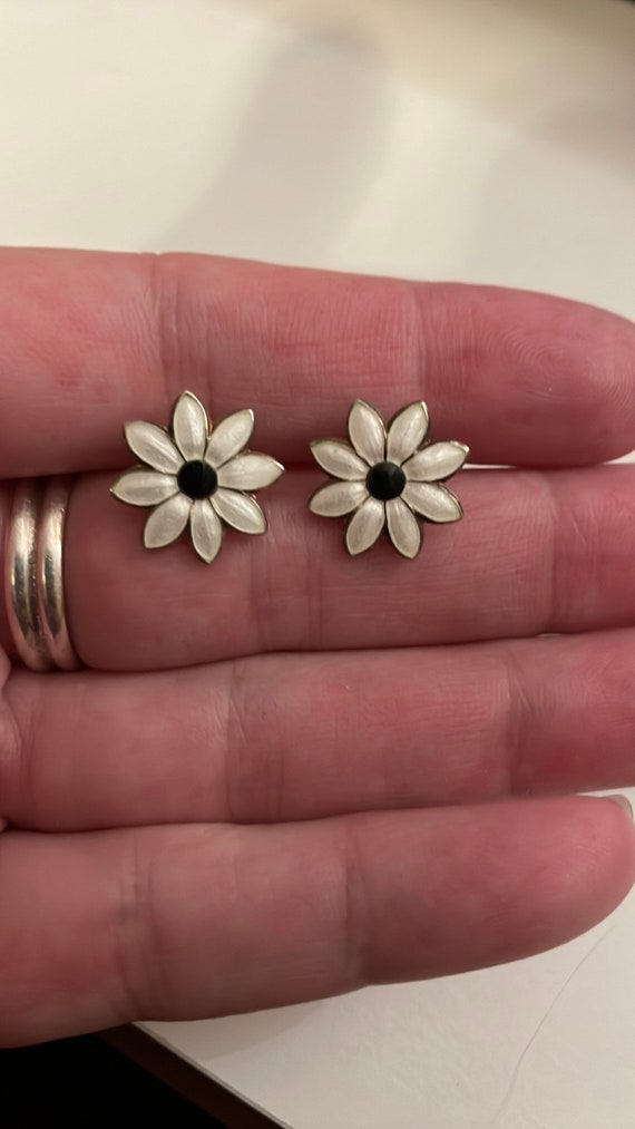 Art Deco Vintage guilloche enamel daisy earrings