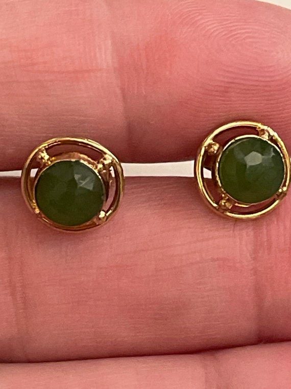 9ct yellow gold green faceted gem stud earrings