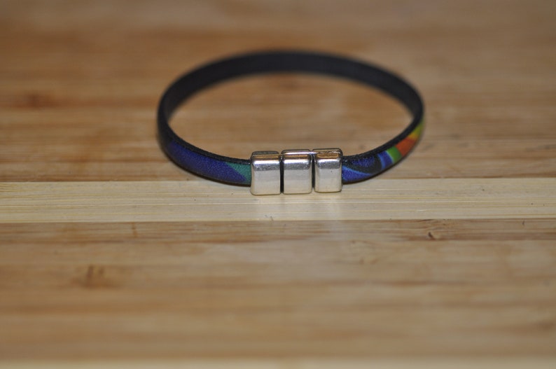 Leather Magnetic single strand swirl multicolor bracelet