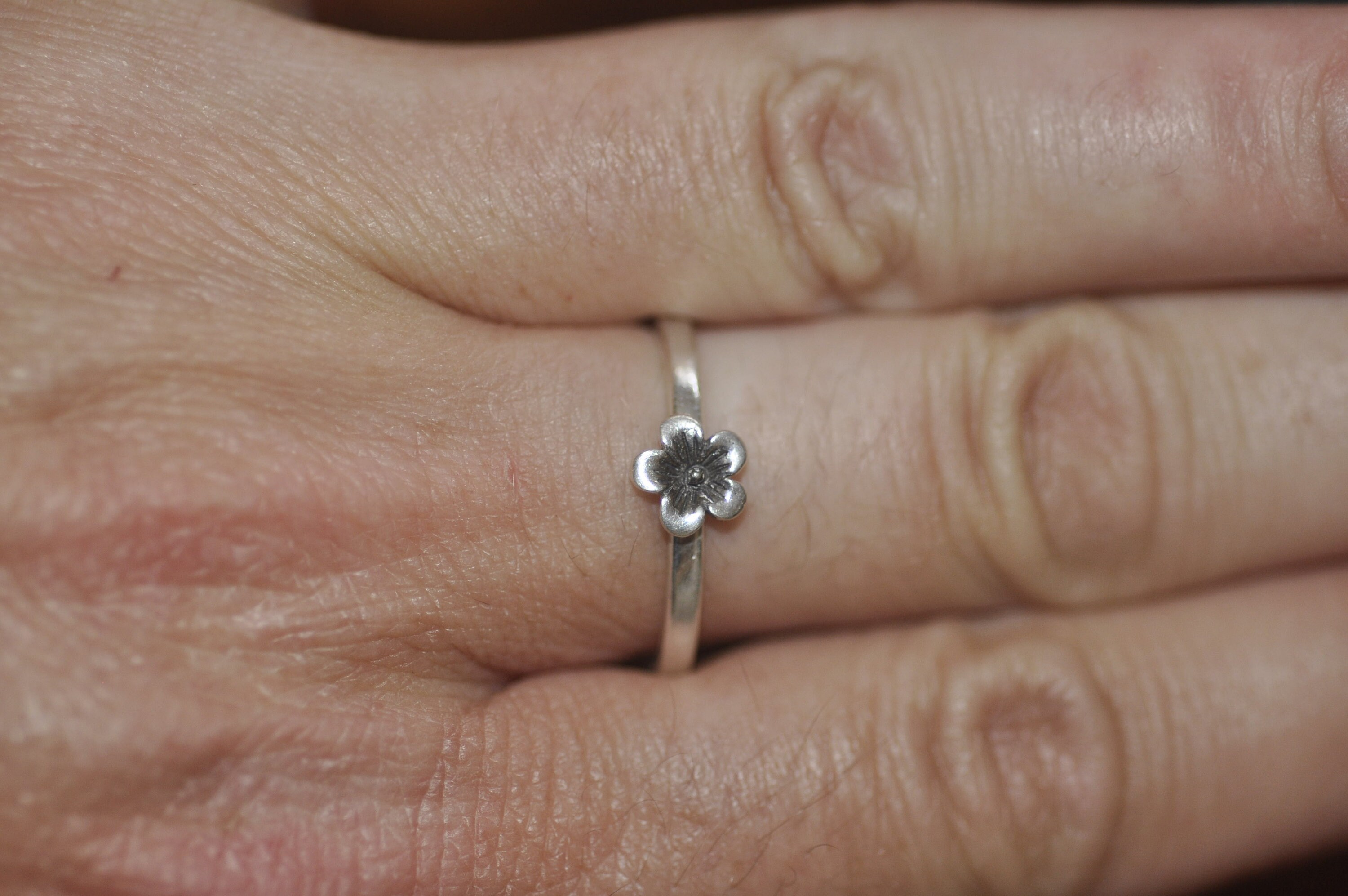 STERLING SILVER 925 FLOWER RING SIZE 6.25 STERLING SILVER 925 FLOWER RING SIZE 6.25