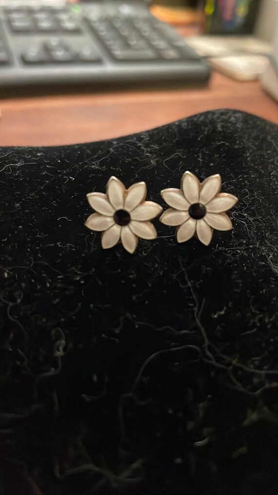 Art Deco Vintage guilloche enamel daisy earrings - image 3