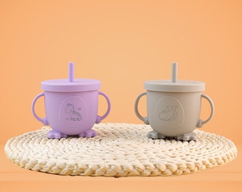 Gobelet en silicone avec nom personnalisé pour bébé de 6 mois et plus avec paille, gobelet d'entraînement personnalisé gravé pour tout-petit, cadeau de naissance, cadeau de baby shower