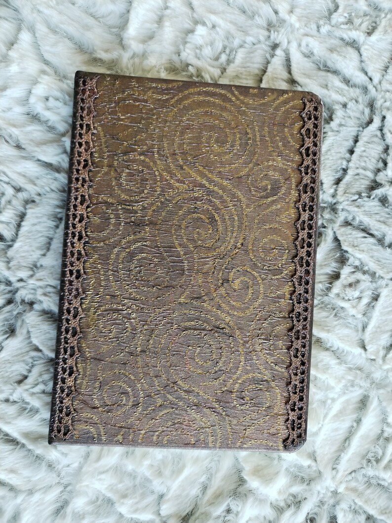 Joli carnet de notes A5, notebook ligné avec signet, effet grimoire, motif spirales gothique médiéval, idée cadeau unique et original Cuivre