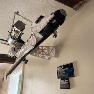 Wall mount for the LEGO Space Shuttle Discovery 10283 with Hidden fixings