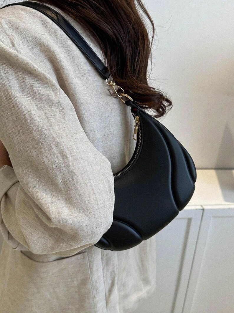 Mini Crescent Bag, stevige acryl kettingdecoratie, draagbare, elegante schoudertas met ritssluiting, handtas voor meisjes, geschikt voor reizen en dagelijks gebruik afbeelding 4