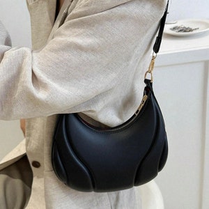 Mini Crescent Bag, stevige acryl kettingdecoratie, draagbare, elegante schoudertas met ritssluiting, handtas voor meisjes, geschikt voor reizen en dagelijks gebruik afbeelding 3