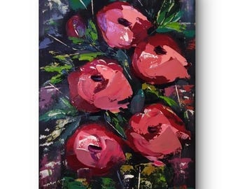Puede incluir: Pintura al óleo original de un ramo de rosas rosas. Las flores están pintadas con pinceladas gruesas, creando un efecto texturizado. Hojas verdes y un fondo oscuro completan la obra floral.