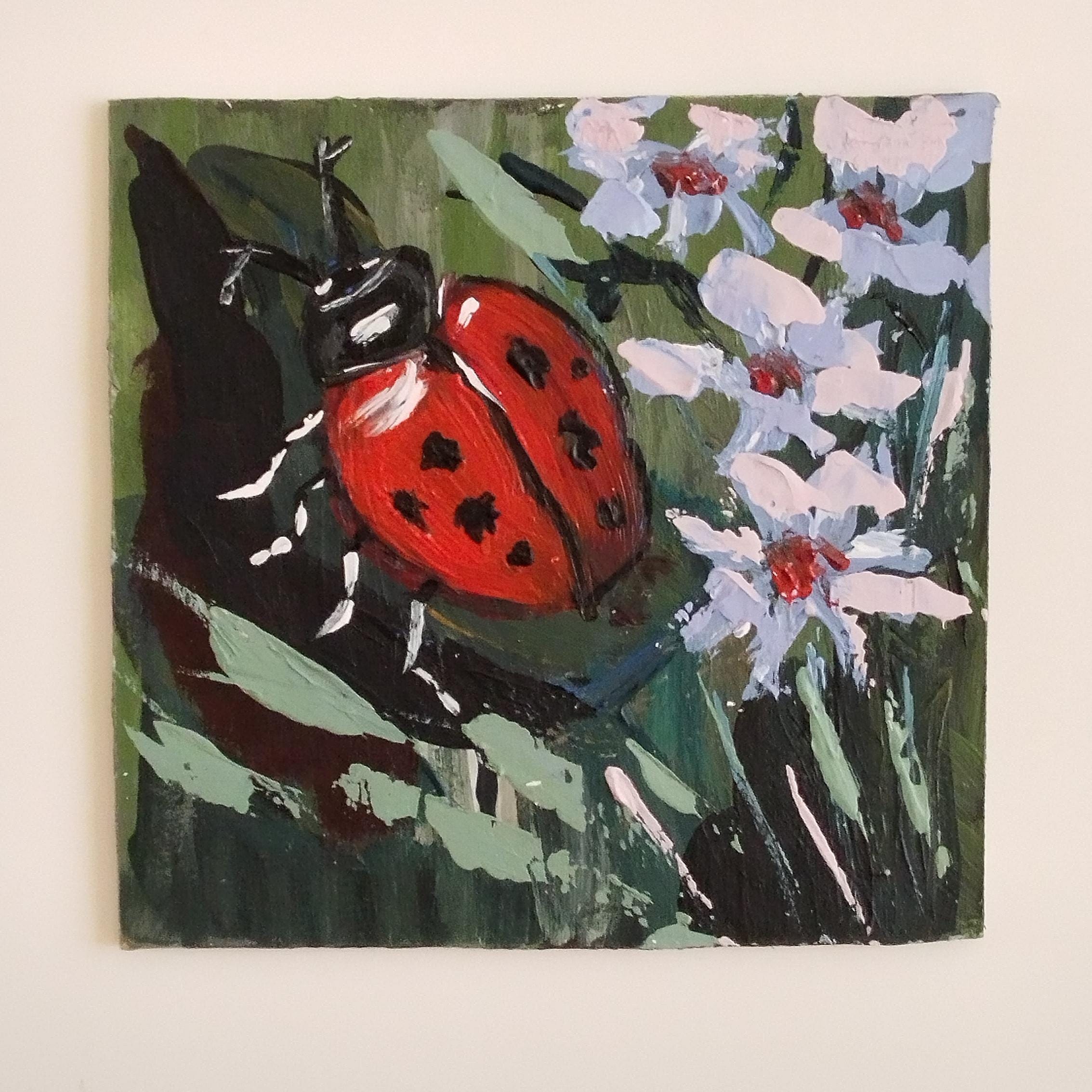 手作りのてんとう虫の絵画：ペイントされたフレーム付きの花のアクリル