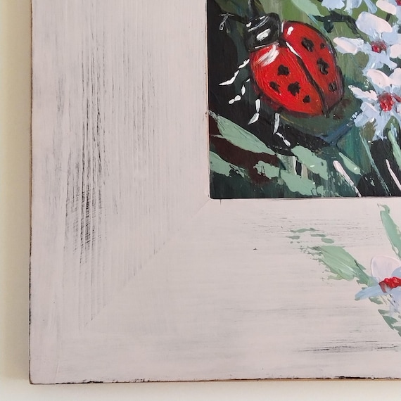 手作りのてんとう虫の絵画：ペイントされたフレーム付きの花のアクリル
